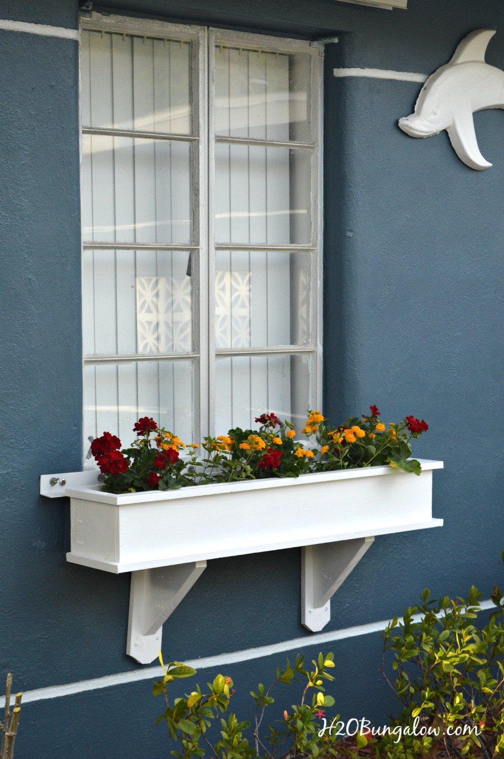 DIY Window Box
 How to Build a Flower Box Planter Tutorial H2OBungalow