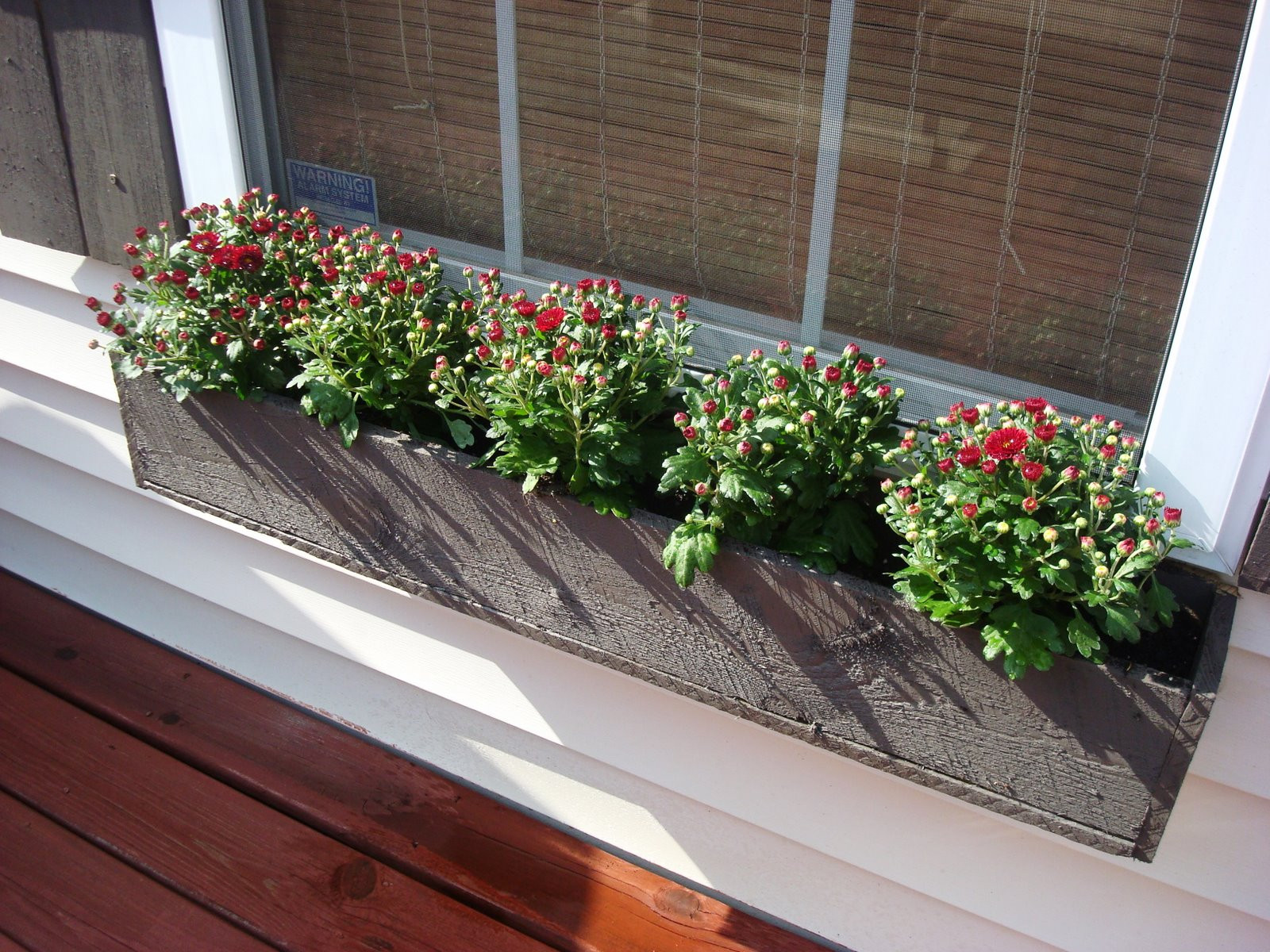 DIY Window Planter Boxes
 12 Gorgeous DIY Window Box Planters