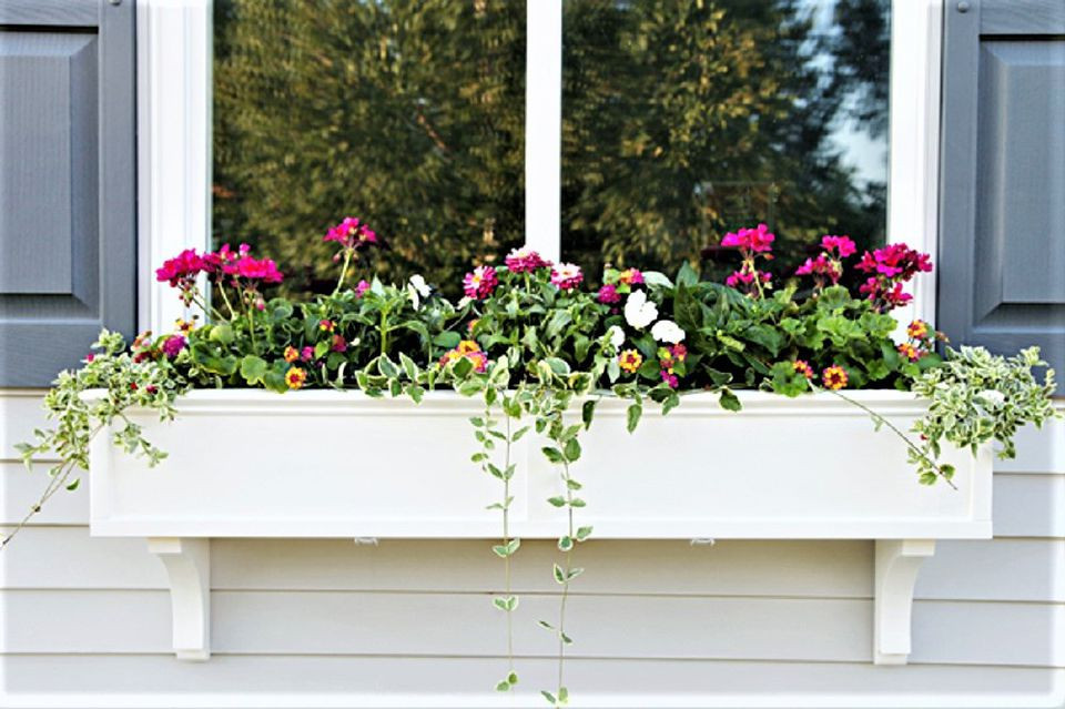 DIY Window Planter Boxes
 9 DIY Window Box Ideas for Your Home