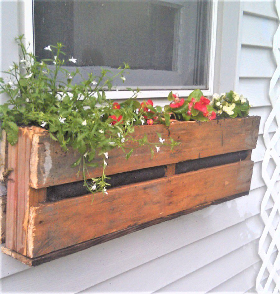 DIY Window Planter Boxes
 9 DIY Window Box Ideas for Your Home