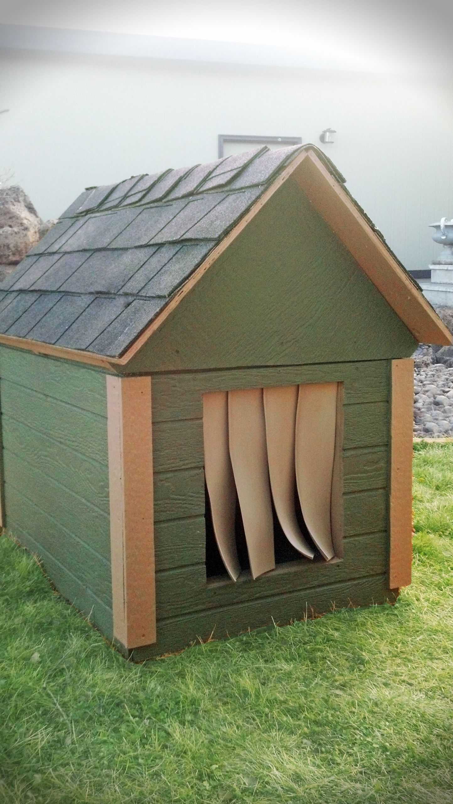 DIY Winter Dog House
 Cozy insulated dog house to keep your best friend warm in