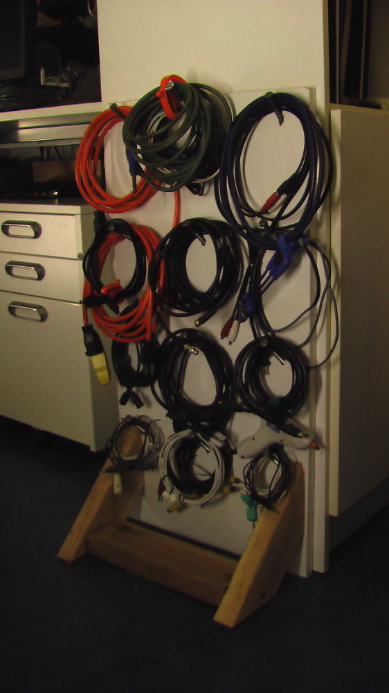 DIY Wire Organizer
 15 DIY Cord And Cable Organizers For A Clean And