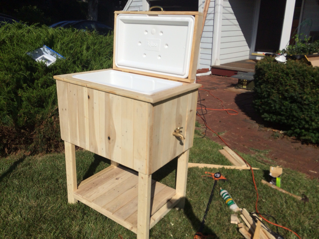 DIY Wood Cooler Box
 14 Recycle Pallets Cooler Designs