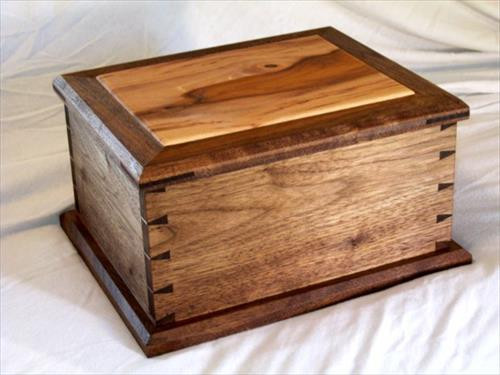 DIY Wooden Box
 Cheap and Durable Pallet Wooden Box