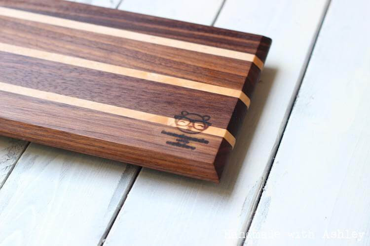 DIY Wooden Cutting Board
 Walnut Cutting Board with Maple Stripes