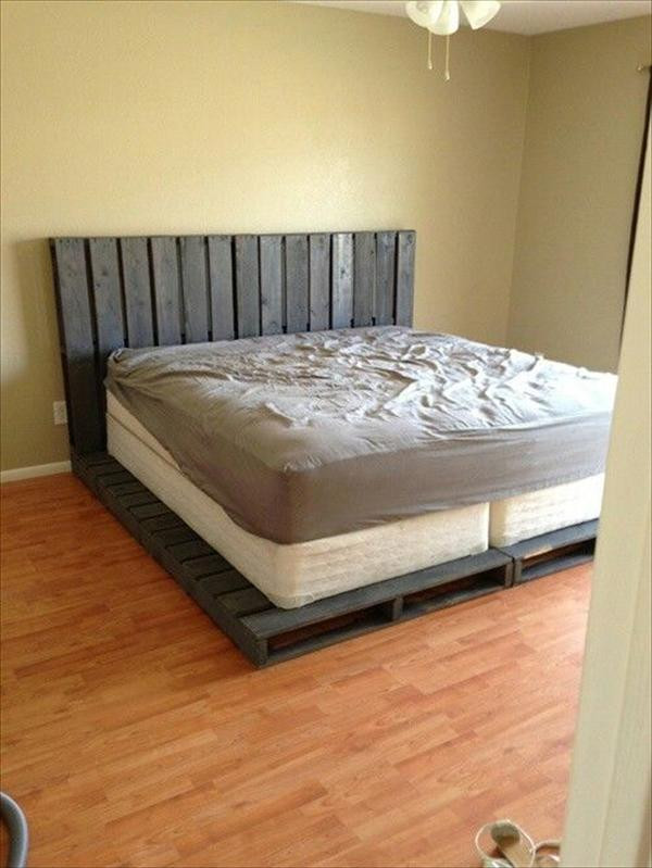 DIY Wooden Pallet Bed
 10 DIY Beds Made Out of Pallets