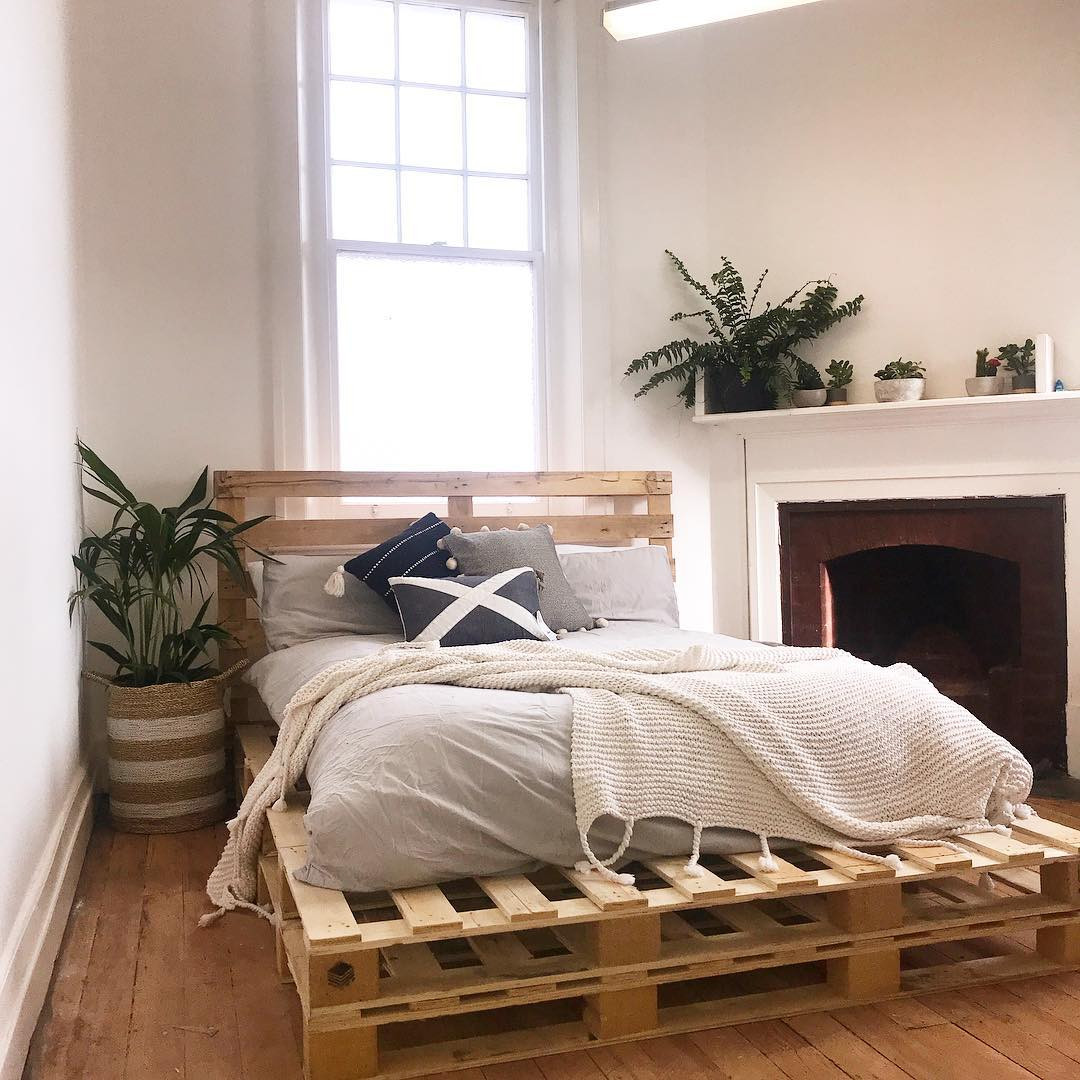 DIY Wooden Pallet Bed
 DIY Beds Made Out Wooden Pallets – Ideas with Pallets