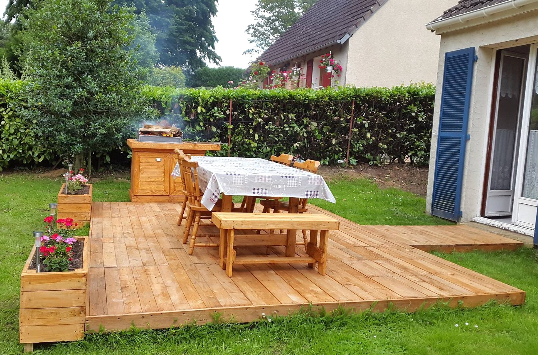 DIY Wooden Patio
 BBQ Feasting Deck Made of Pallets DIY Easy Pallet Ideas