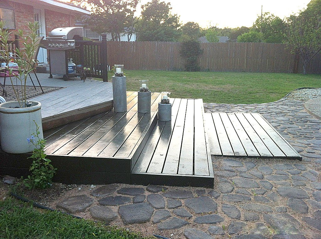 DIY Wooden Patio
 DIY Wooden Pallet Deck for Under $300