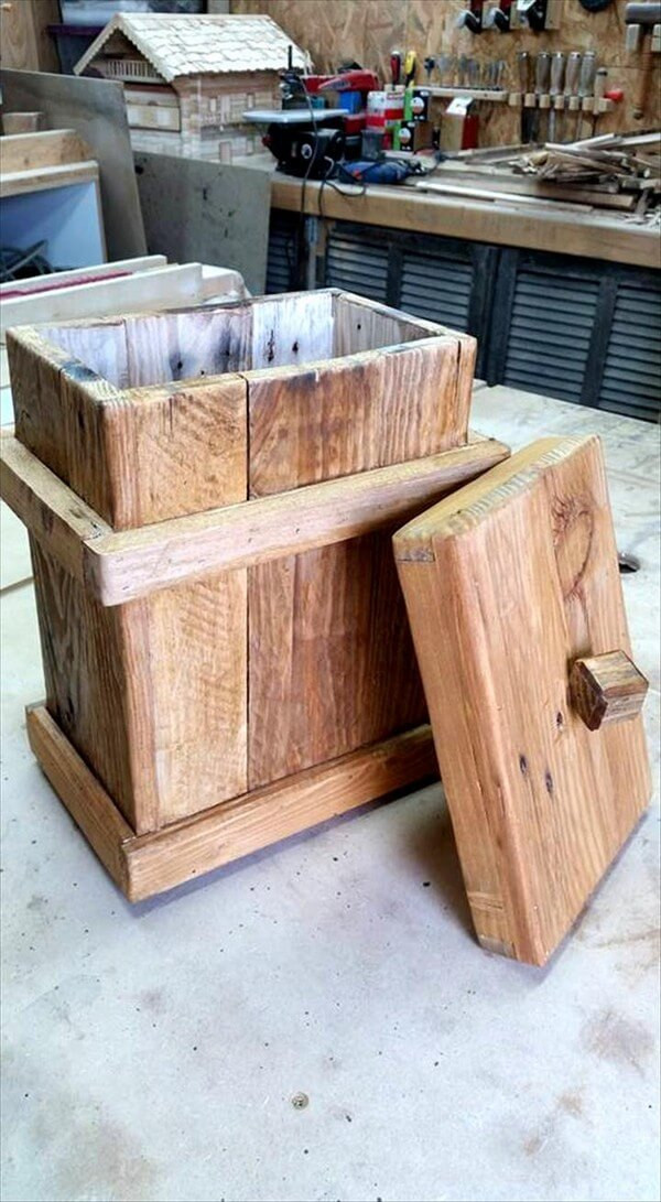 DIY Wooden Trash Can
 DIY Wooden Pallet Trash Can Holder – Ideas with Pallets
