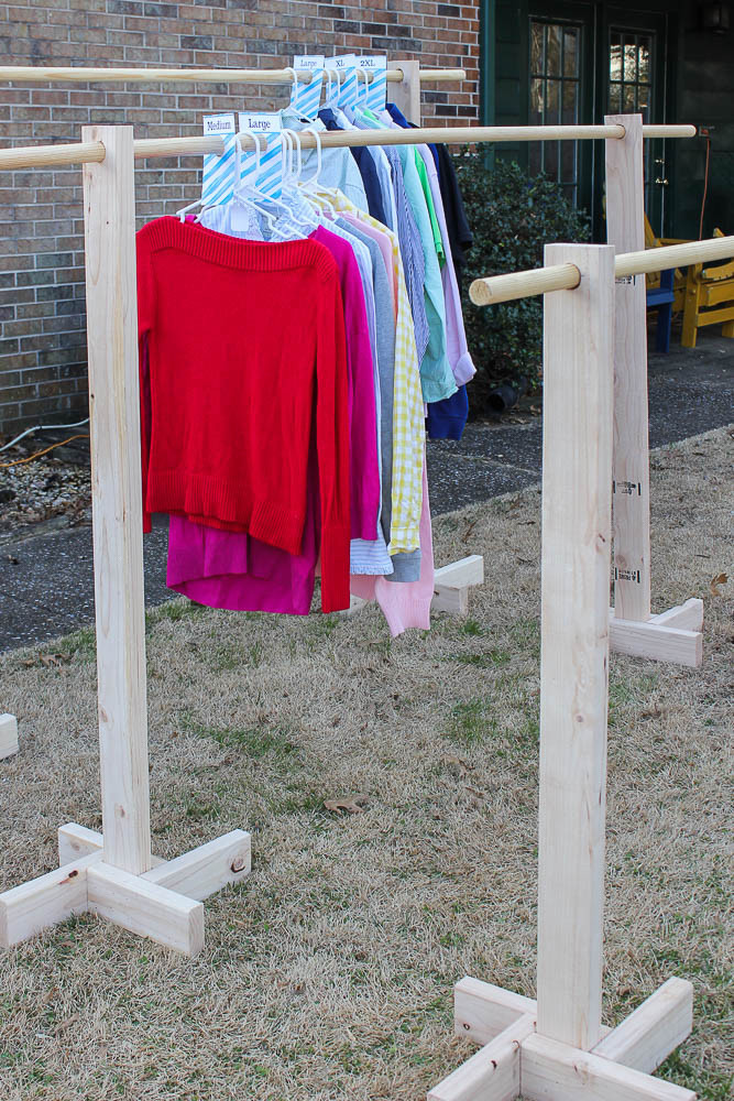 DIY Yard Sale Clothes Rack
 DIY Clothes Rack and Free Printable Size Dividers for Yard