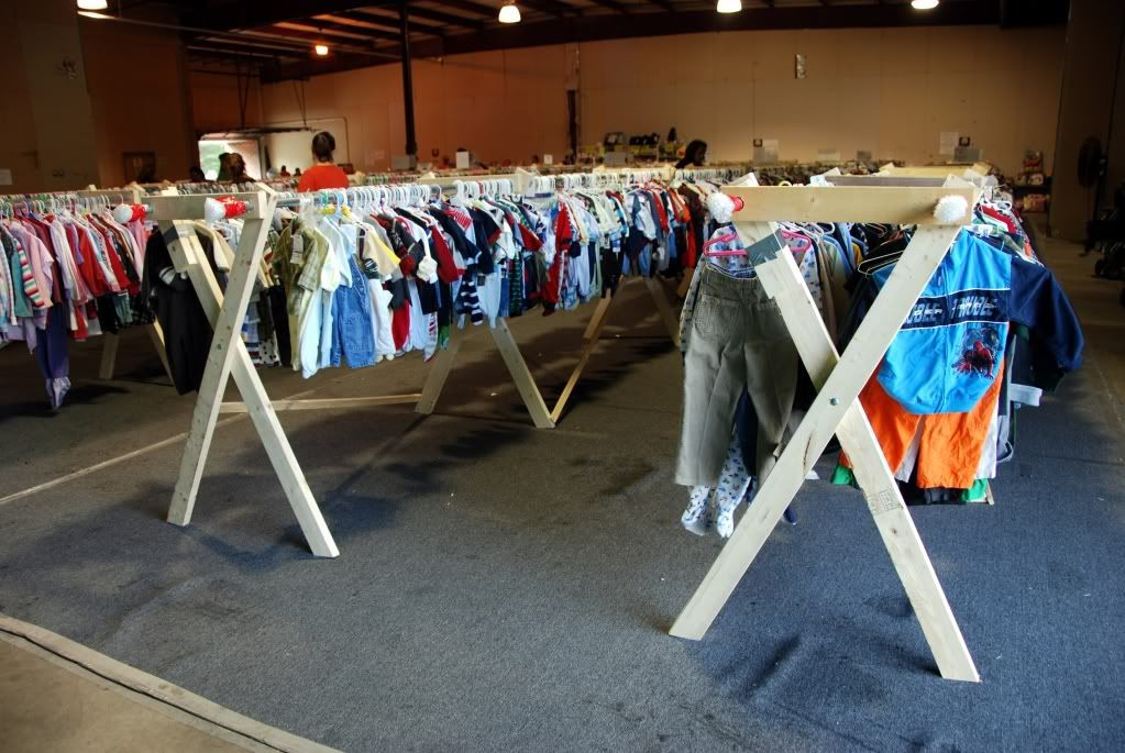 DIY Yard Sale Clothes Rack
 Best 25 DIY clothes rack for yard sale ideas on Pinterest