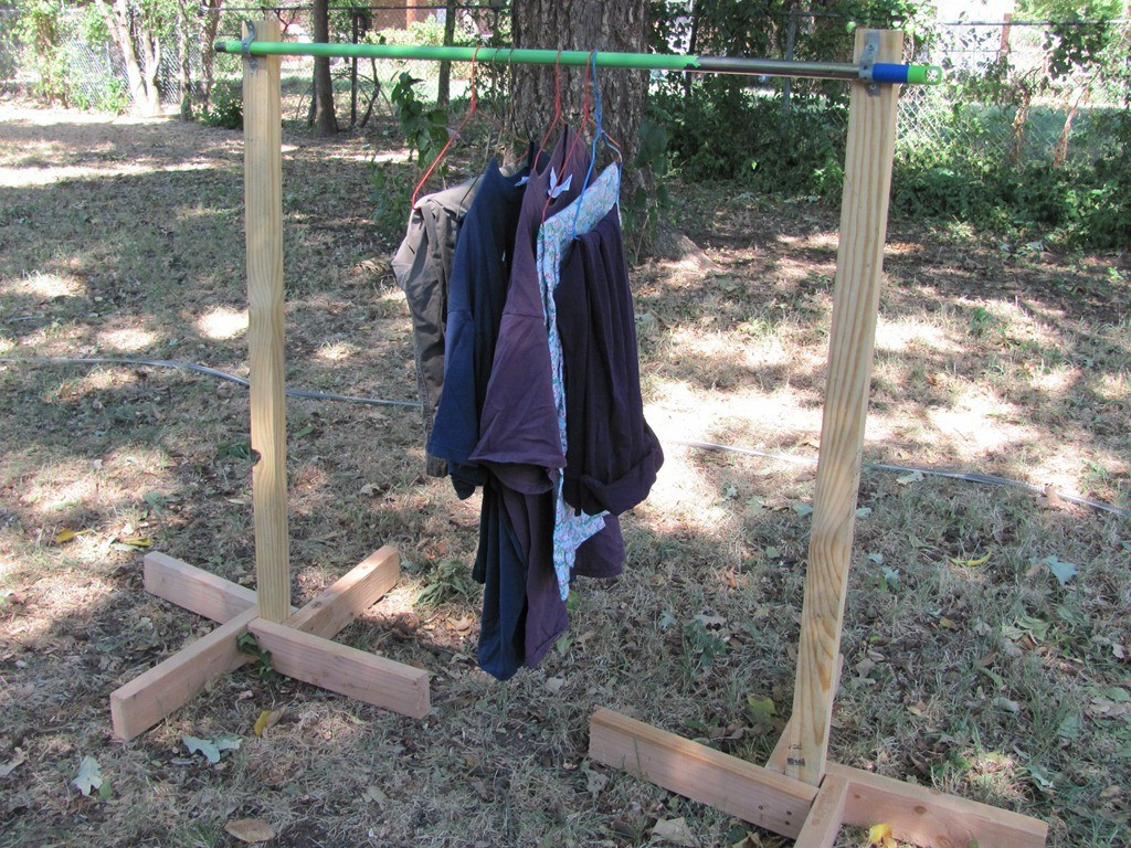 DIY Yard Sale Clothes Rack
 How to Have A Successful Yard SALE – Part THREE