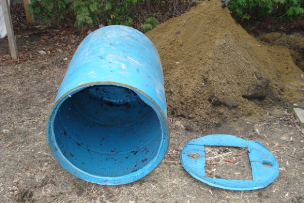 Dog Waste Composter DIY
 Blog 7 Extreme Dog & Cat DIY Projects for Your Backyard