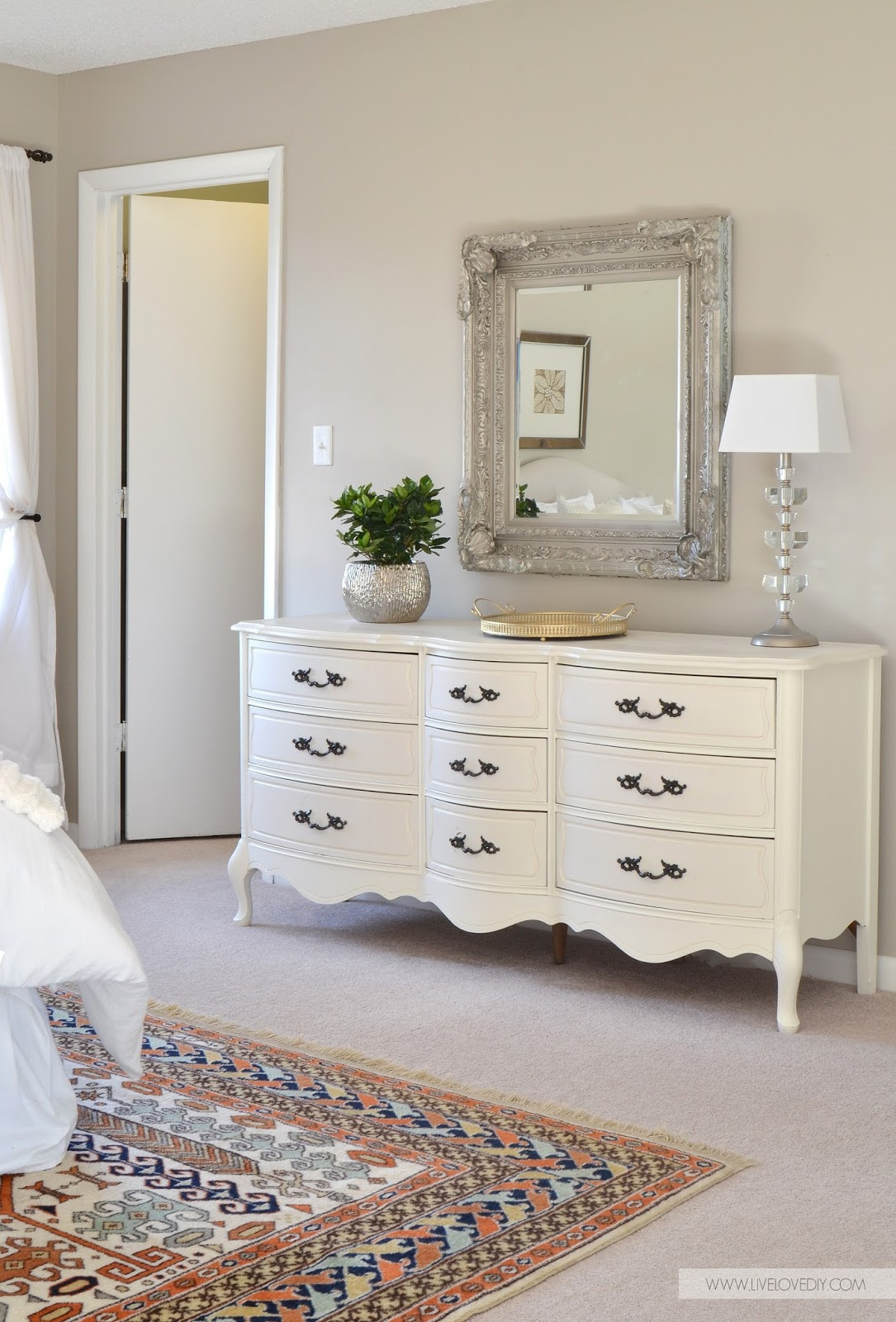 Dresser Ideas For Small Bedroom
 12 Ultra Glamorous Vintage Dressers for Your Home