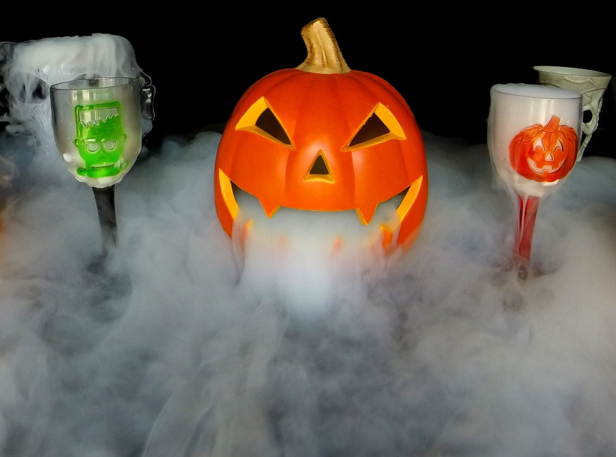 Dry Ice Ideas For Halloween Party
 Dry Ice for Halloween Dry Ice For Every Occasion
