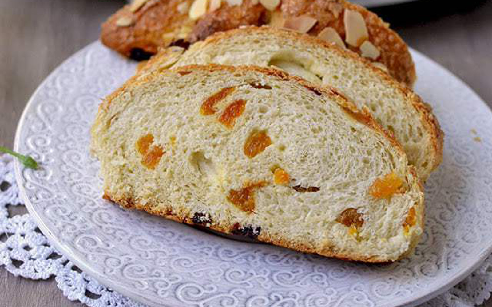 Easter Sweet Bread
 Colomba di Pasqua Italian Easter Sweet Bread [Vegan