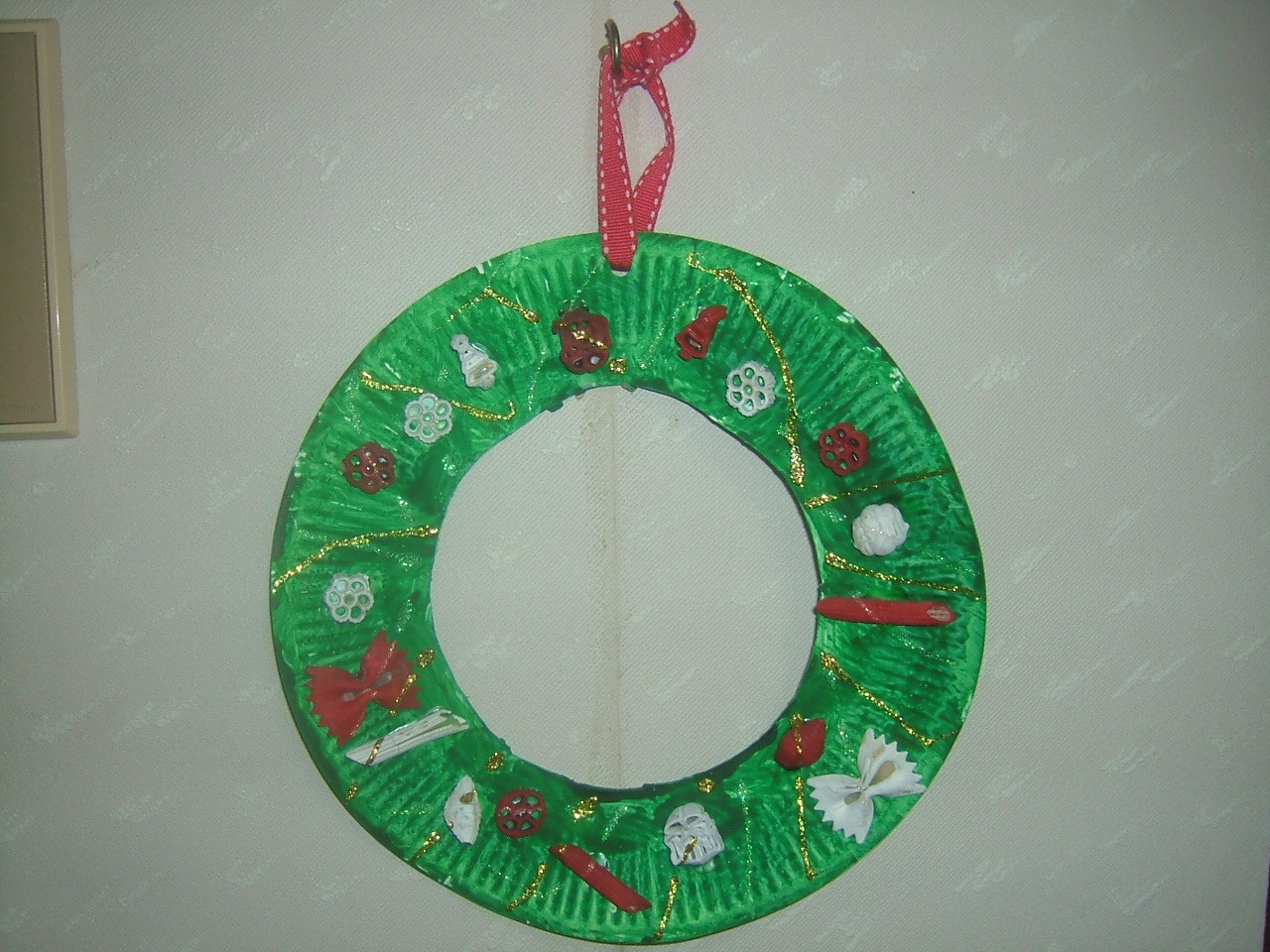 Easy Christmas Arts And Crafts
 Easy Paper Plate Christmas Wreath Craft