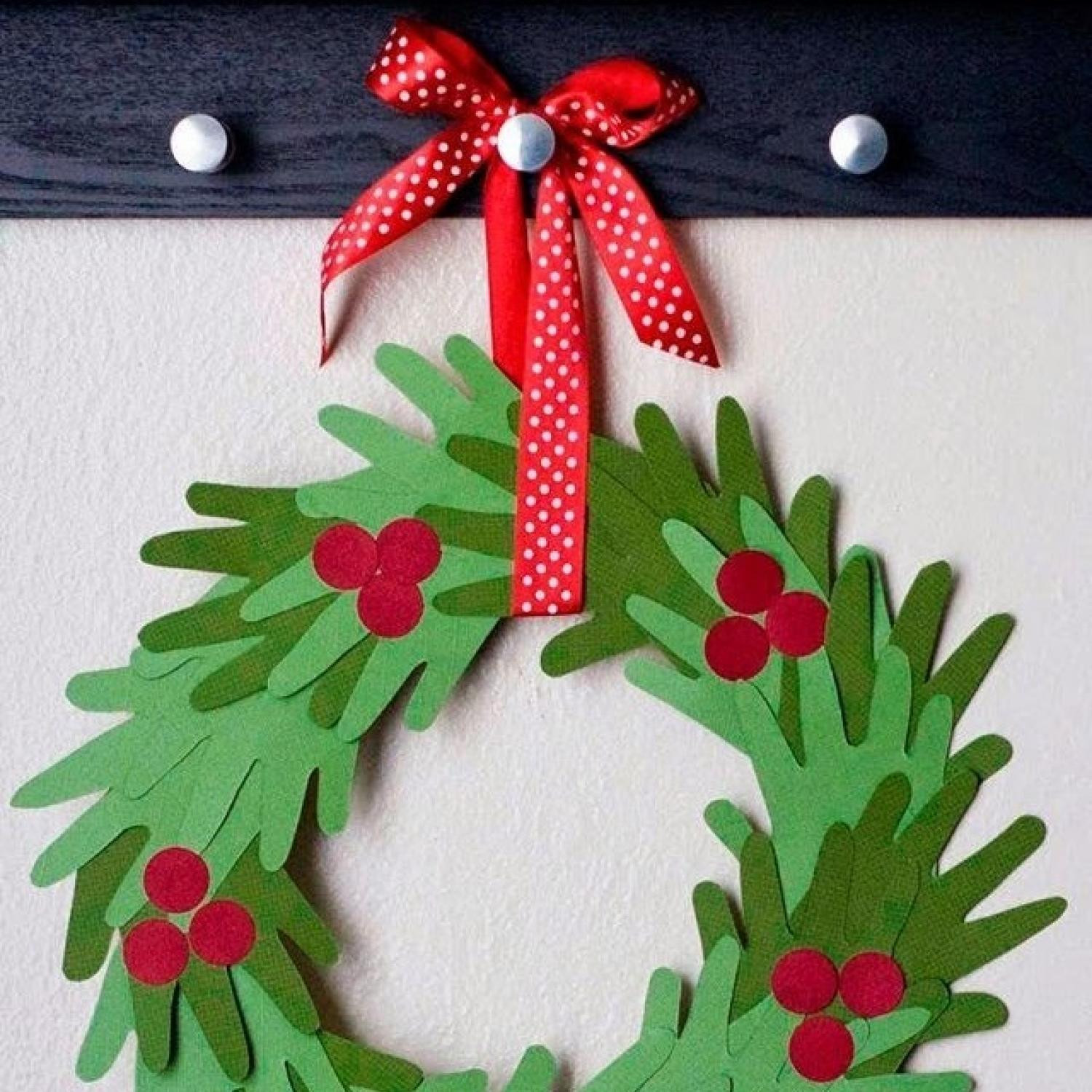 Easy Christmas Arts And Crafts
 10 Handprint Christmas Crafts for Kids
