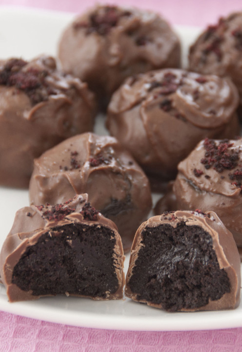 Easy Dessert Recipes For Kids With Few Ingredients
 Holiday Oreo Truffles and a Giveaway