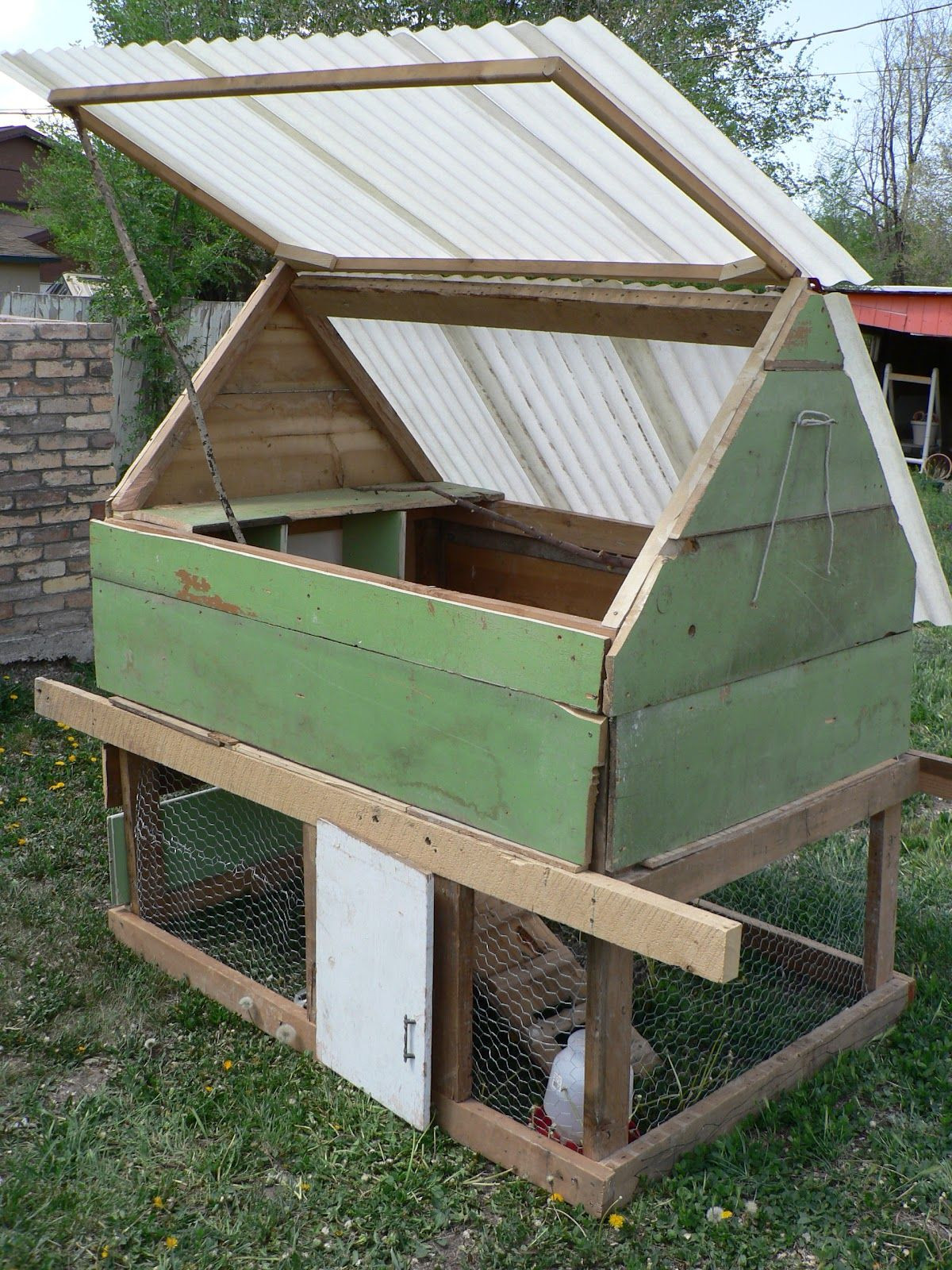 Easy DIY Chicken Coop Plans
 27 DIY Chicken Roosting Ideas for Chicken fortable