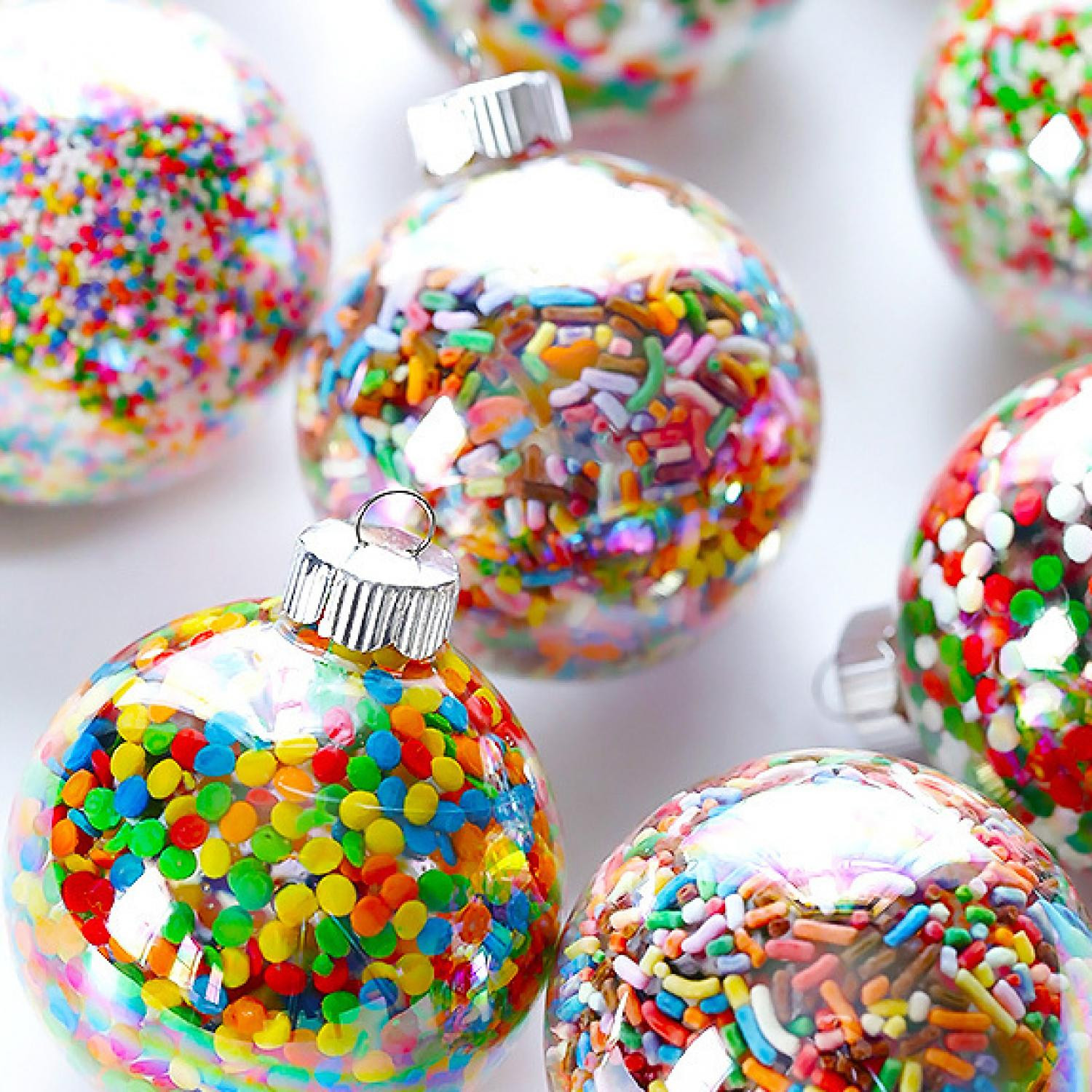 Easy DIY Christmas Ornaments For Kids
 10 DIY Holiday Ornaments Kids Can Help You Make