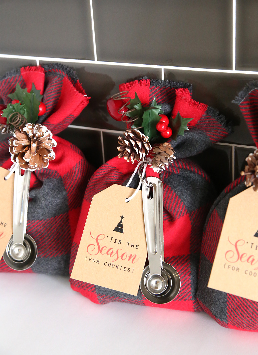 Easy DIY Holiday Gifts
 cookie mix t sack