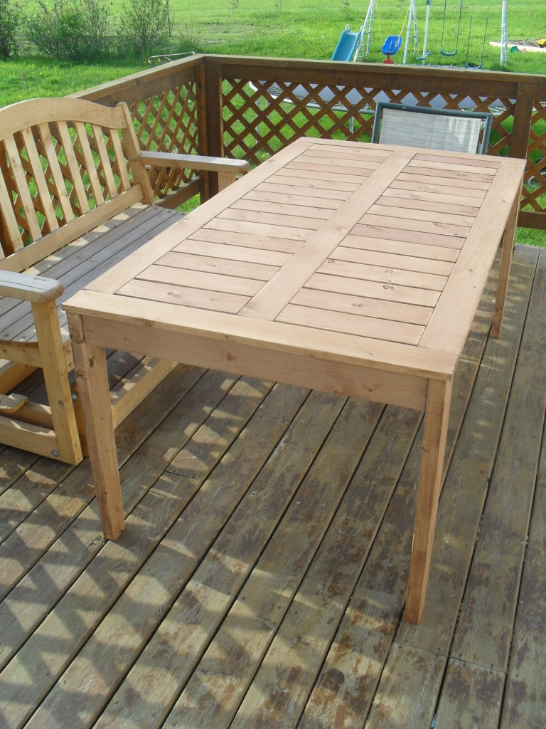 Easy DIY Outdoor Table
 Ana White