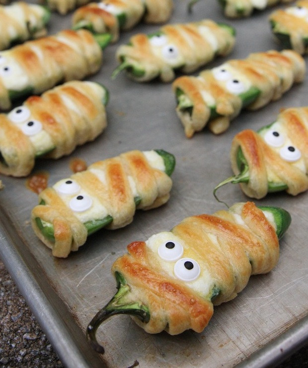 Easy Halloween Party Food Ideas
 18 super easy and impressive Pinterest Halloween recipes