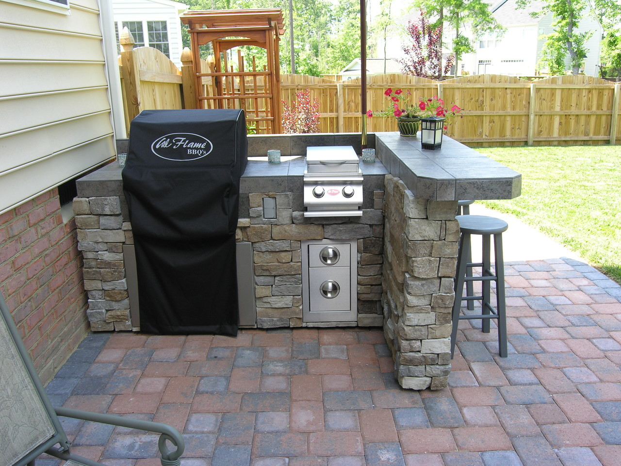 Easy Outdoor Kitchen
 Simple and Beautiful Custom Outdoor Kitchen