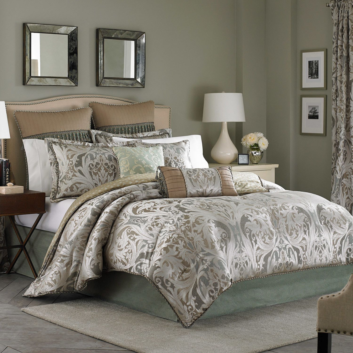 Elegant Bedspreads Master Bedroom
 Go for an elegant traditional look with a subtly metallic
