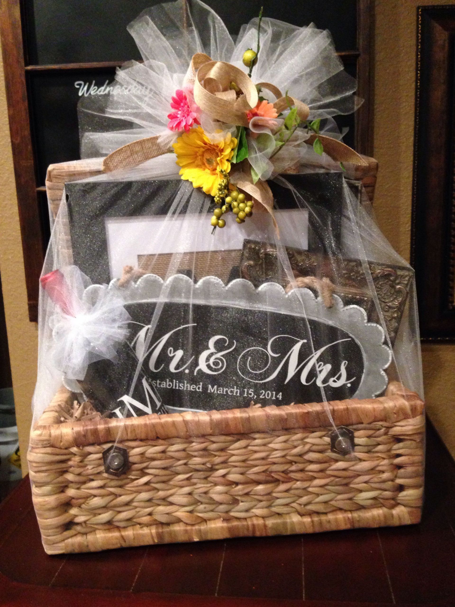 Engagement Gift Basket Ideas
 Bridal Shower Gift Ideas