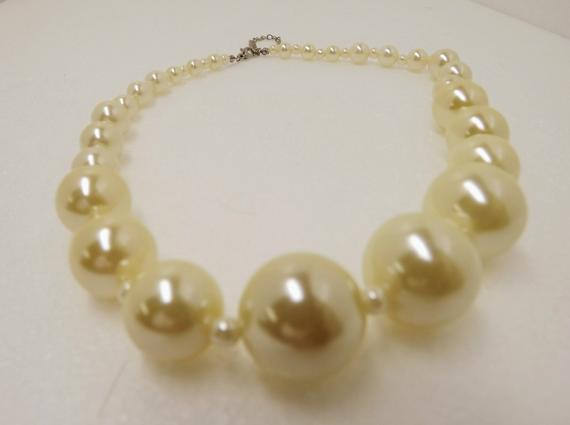 Fake Pearl Necklaces
 Vintage Chunky 22mm Faux Pearl Necklace Jewelry