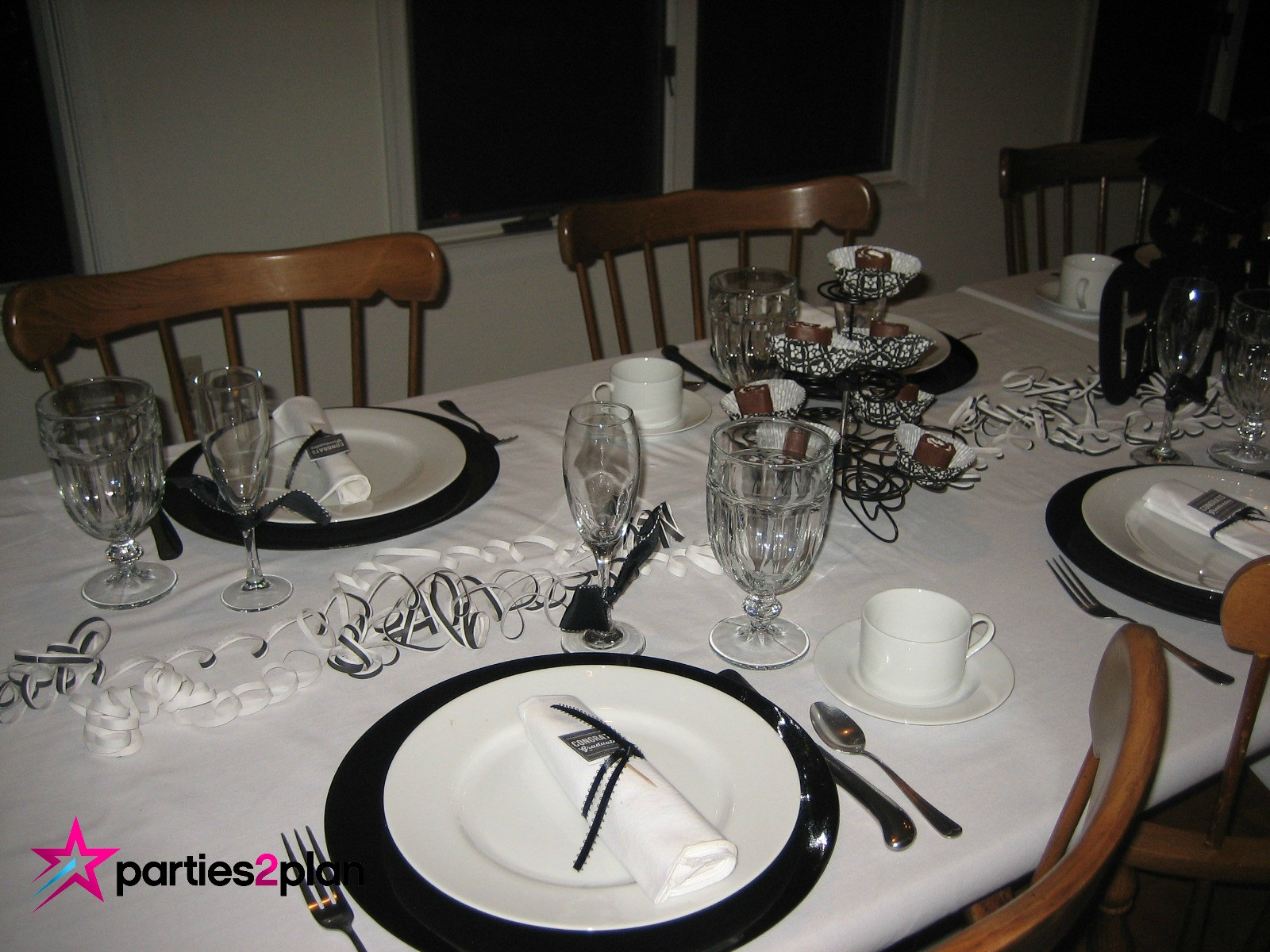 Family Graduation Party Ideas
 Tablescape Graduation Family Dinner Party Table