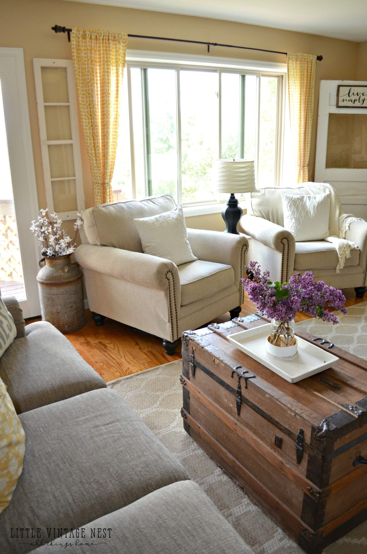 Farmhouse Chic Living Room
 How I Transitioned to Farmhouse Style Little Vintage Nest