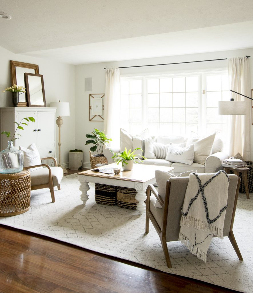 Farmhouse Living Room Chairs
 How to Get the Modern Farmhouse Living Room Look