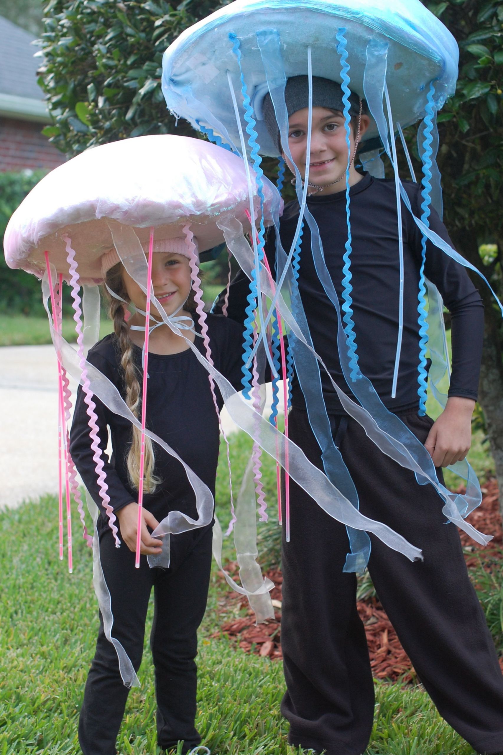 Fish Costume DIY
 DIY jellyfish costumes