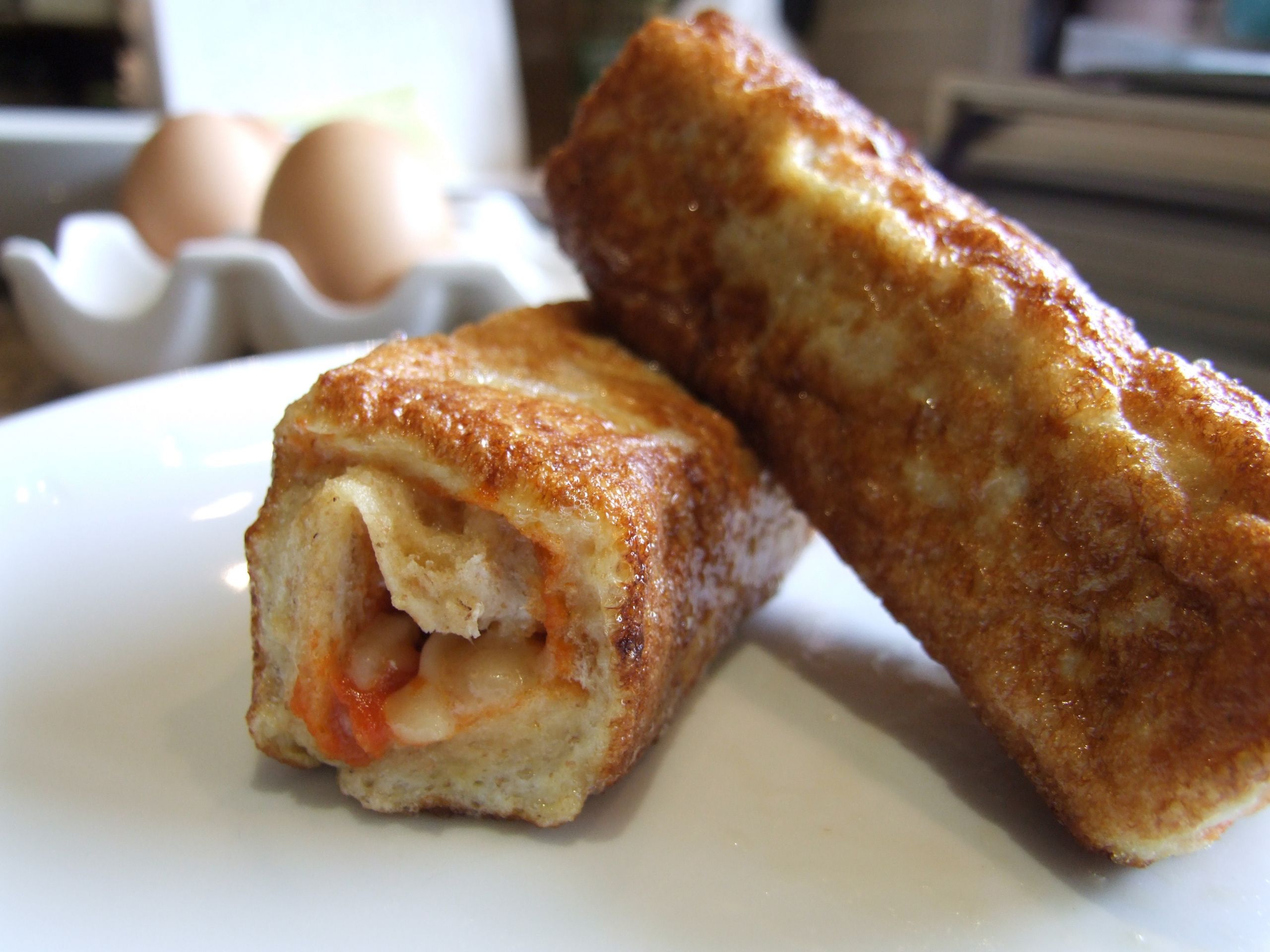 French Toast Pizza
 French toast pizza rolls super fast deliciousness