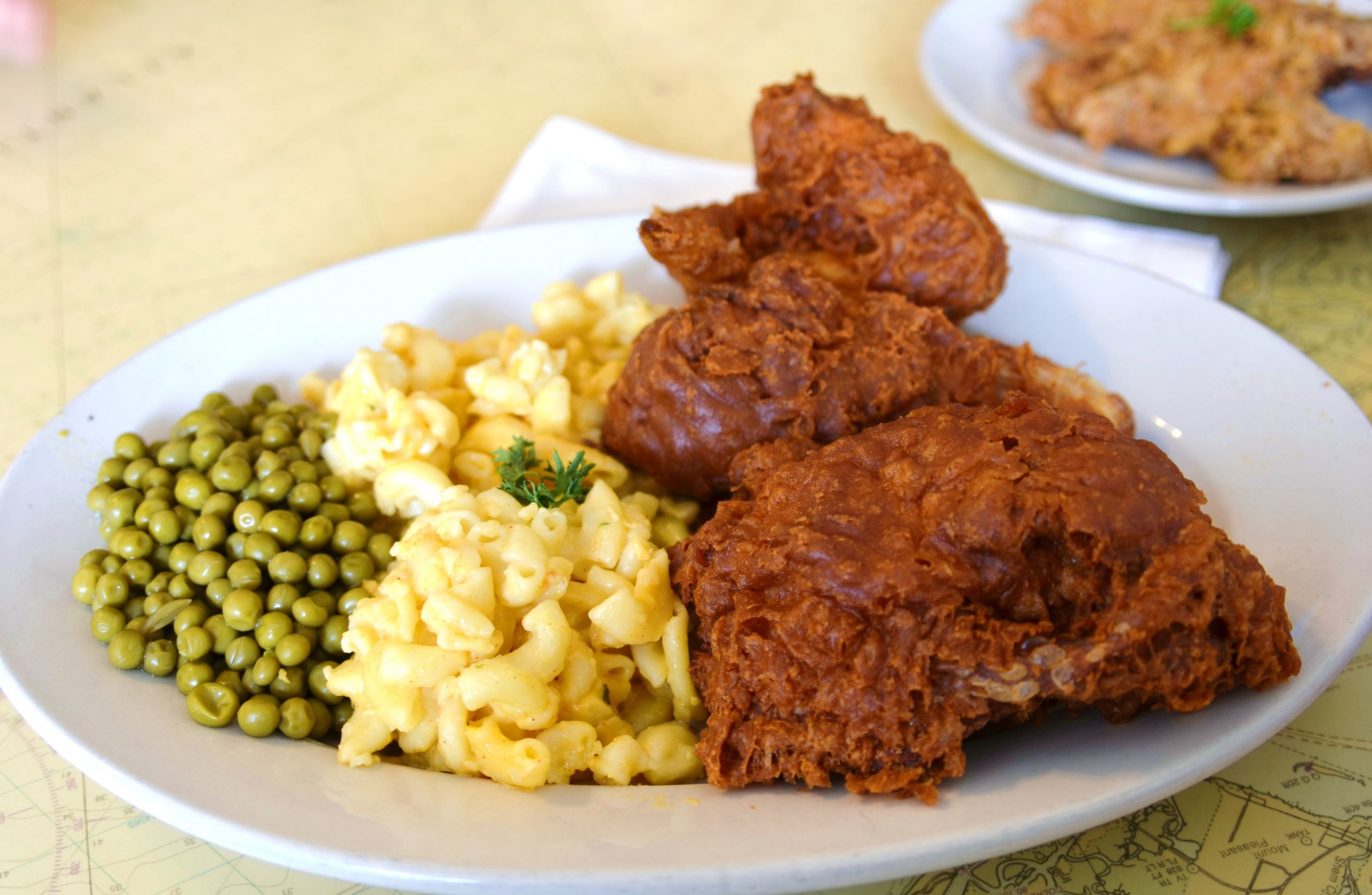 Fried Chicken Mac And Cheese
 Fried chicken with macaroni and cheese and peas