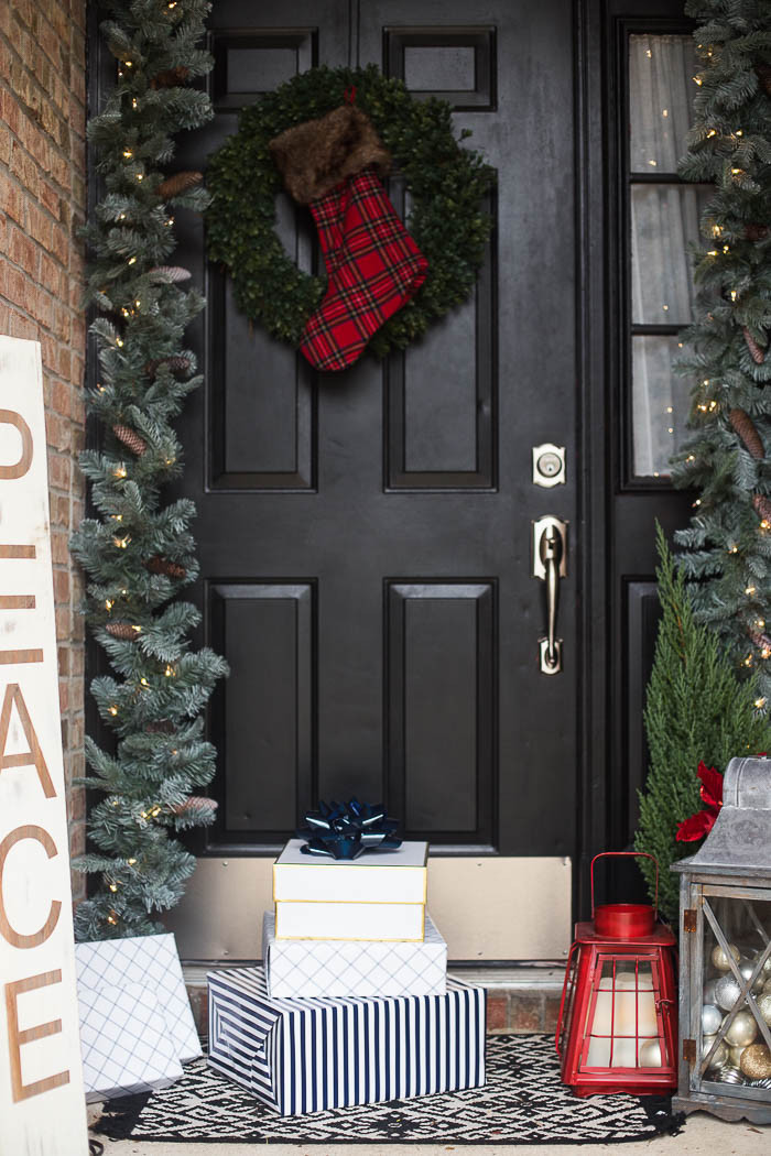 Front Porch Christmas Ideas
 Best Holiday Porch Decor Ideas 4 Essential Elements