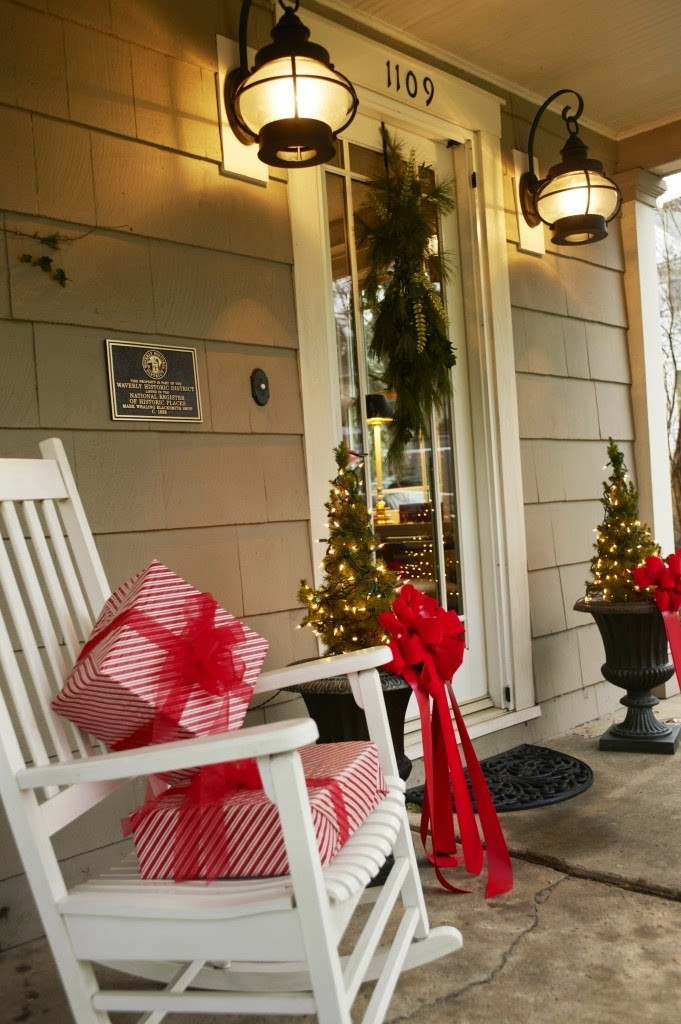 Front Porch Christmas Ideas
 Christmas Ideas 2013 Christmas Front Door Entry and Porch