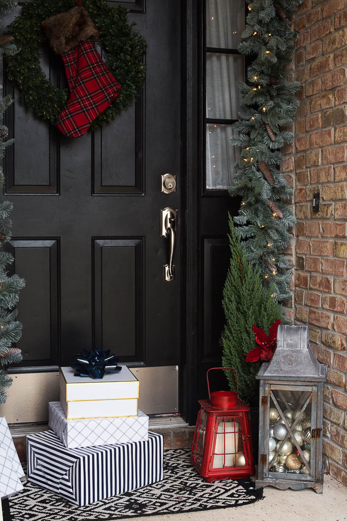 Front Porch Christmas Ideas
 Best Holiday Porch Decor Ideas 4 Essential Elements