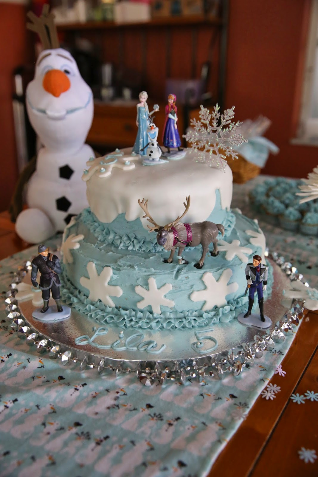 Frozen Birthday Decoration
 Frozen Fractals All Around Must Haves for a Frozen