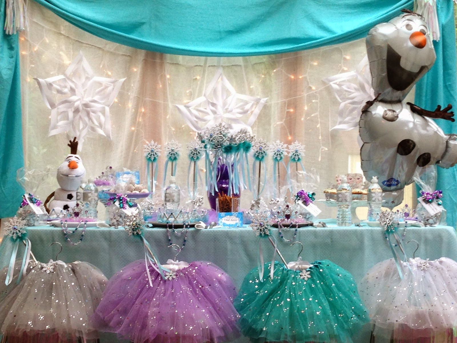 Frozen Birthday Decorations DIY
 The Princess Birthday Blog FROZEN DIY Snowflake Decorations