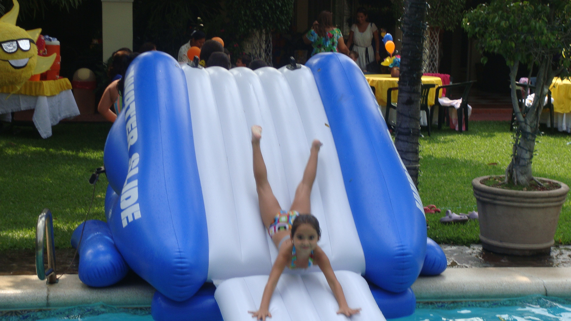 Fun Pool Party Ideas
 Ideas for a Cool Sunny Pool Party
