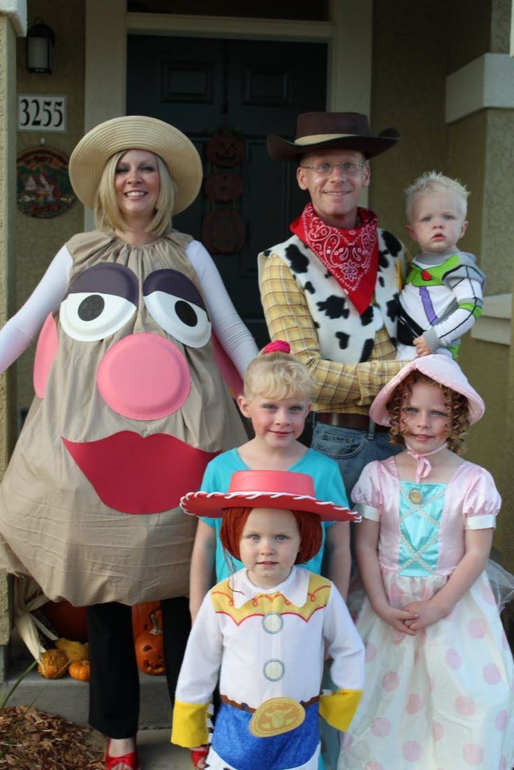 Funny DIY Costumes
 Top 15 Family Halloween Costume Ideas