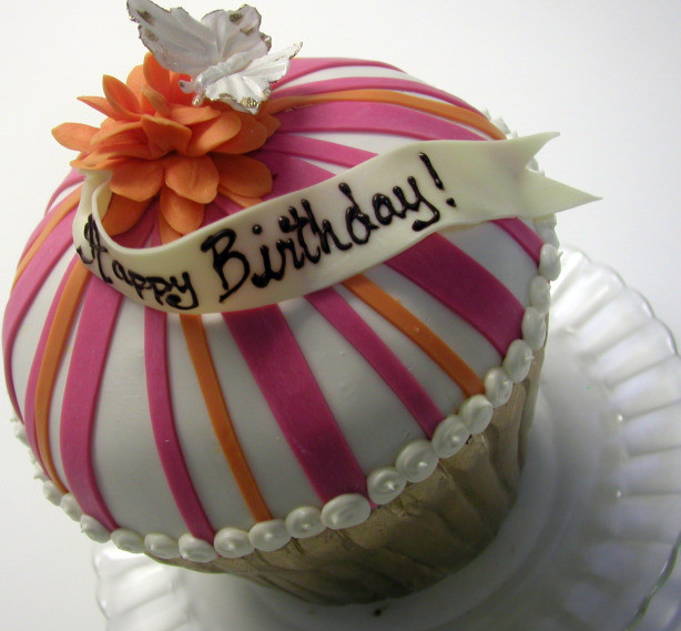 Funny Happy Birthday Cake
 Funny and Interesting Birthday Quotes to Help You Say