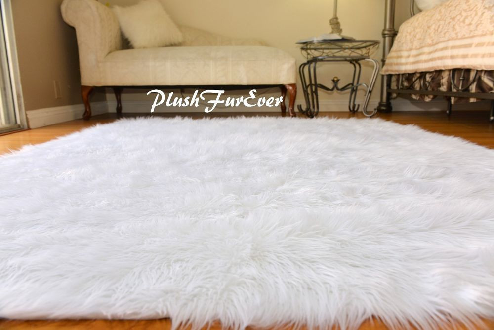 Furry Rug In Plaid Living Room