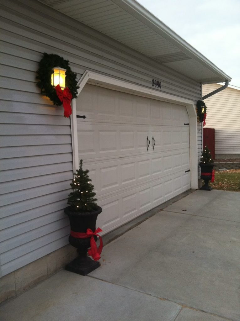 Garage Door Decor
 Holiday Home Decorating – Garage Door Decor pletes the