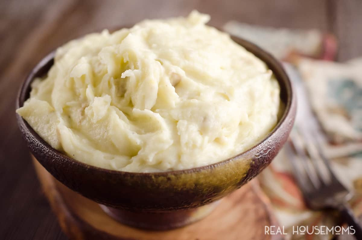 Garlic Mashed Potatoes With Cream Cheese
 Cream Cheese Garlic Mashed Potatoes ⋆ Real Housemoms